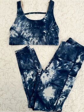 Maven Thread Blue Tie-Dye Athletic Set - Sports Bra & Leggings